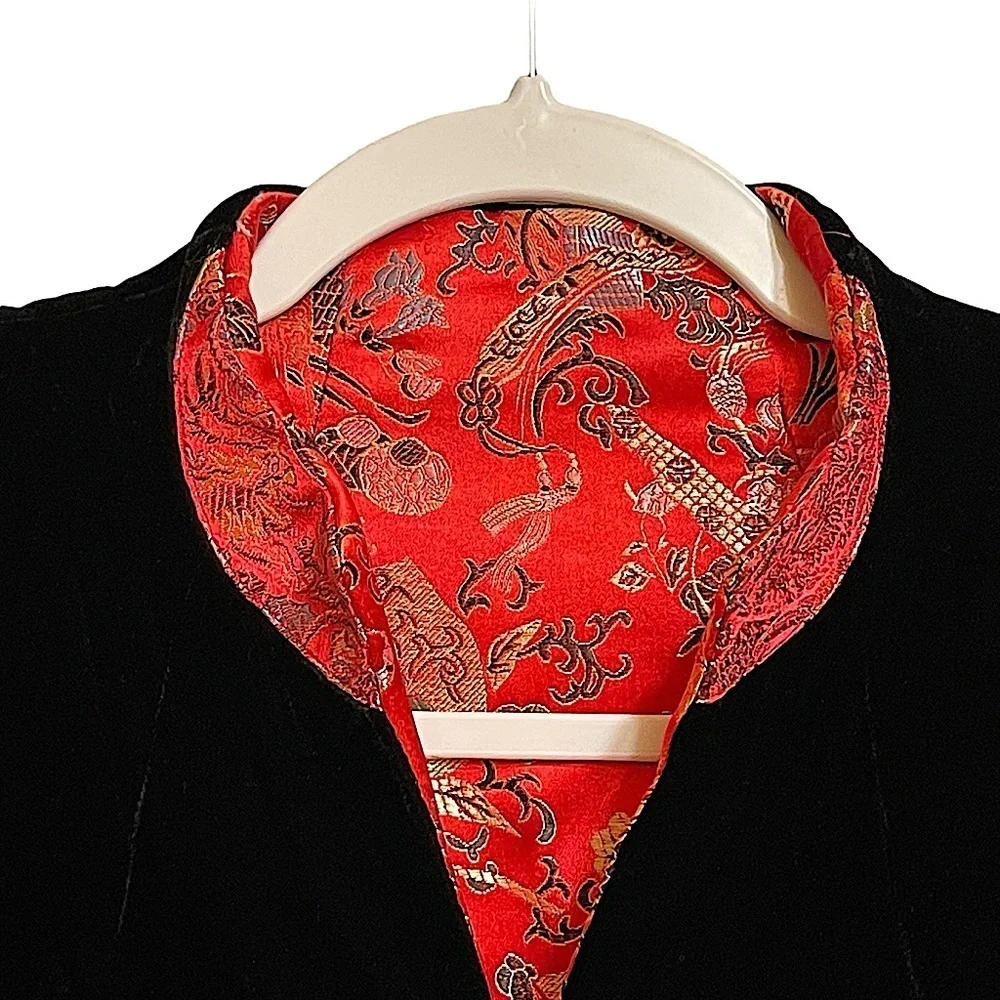 Beautiful Reversible Black Velvet to Red Asian Print Jacket Luxe Look Size M/L